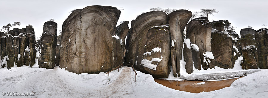 Play virtual tour - Elephant Square in Winter