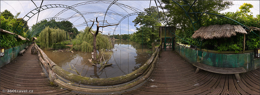 Play virtual tour - Water Birds Aviary