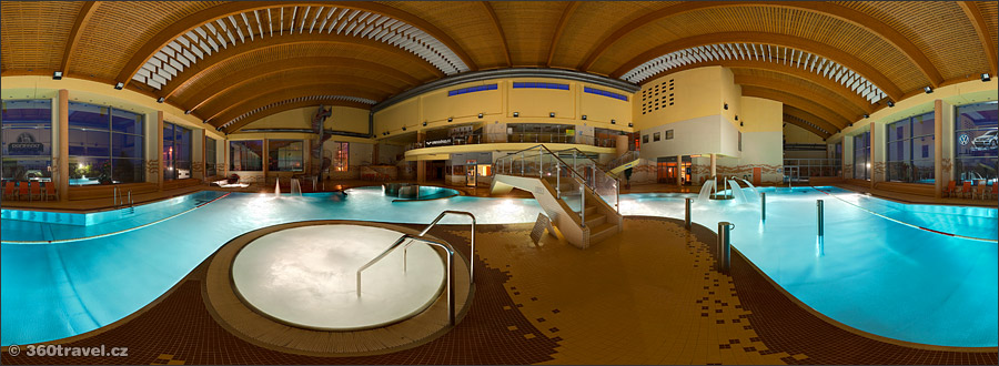 Play virtual tour - Evening Pool