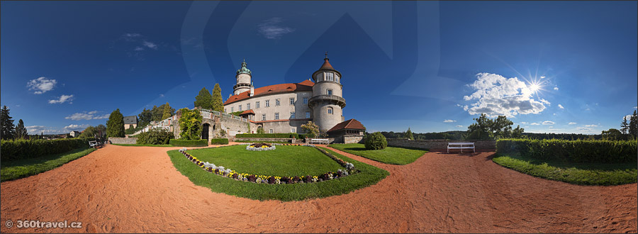 Play virtual tour - Chateau from Garden