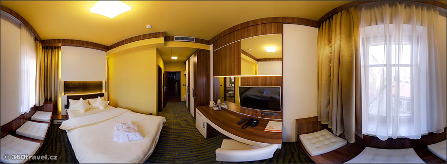 Play virtual tour - Hotel Room