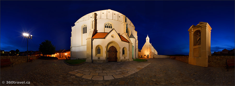 Play virtual tour - St. Nicholas Church in Night